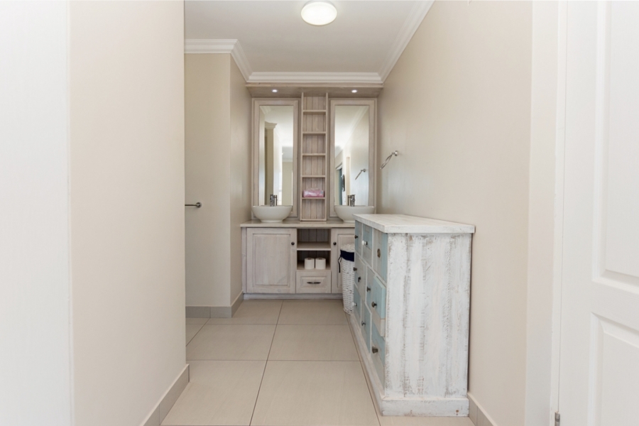 5 Bedroom Property for Sale in Paradise Beach Western Cape